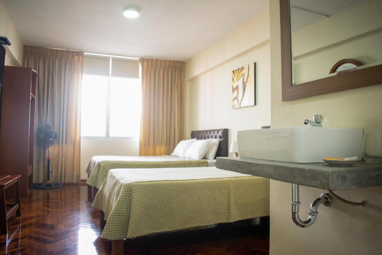Hostal Solari Trujillo Buitenkant foto