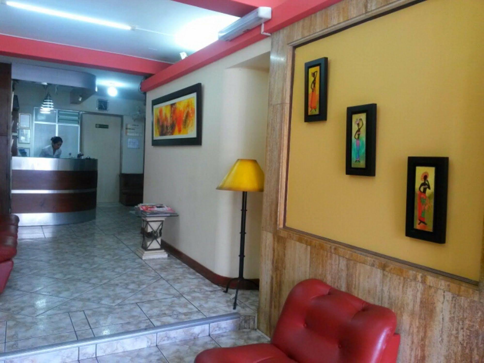 Hostal Solari Trujillo Buitenkant foto