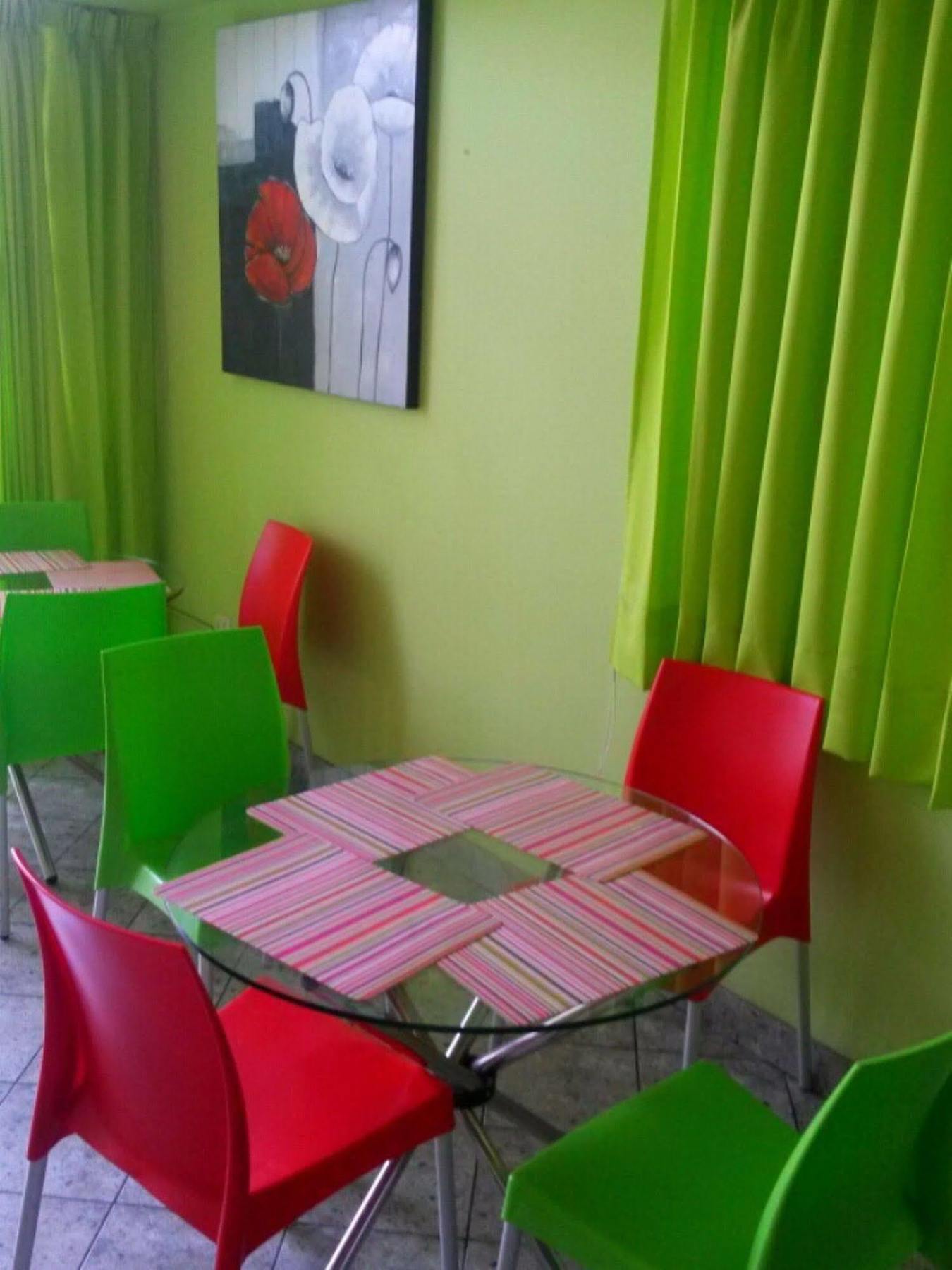 Hostal Solari Trujillo Buitenkant foto
