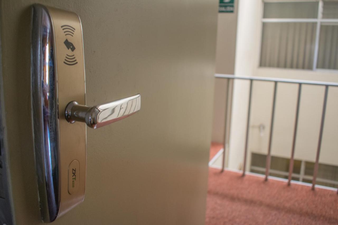 Hostal Solari Trujillo Buitenkant foto