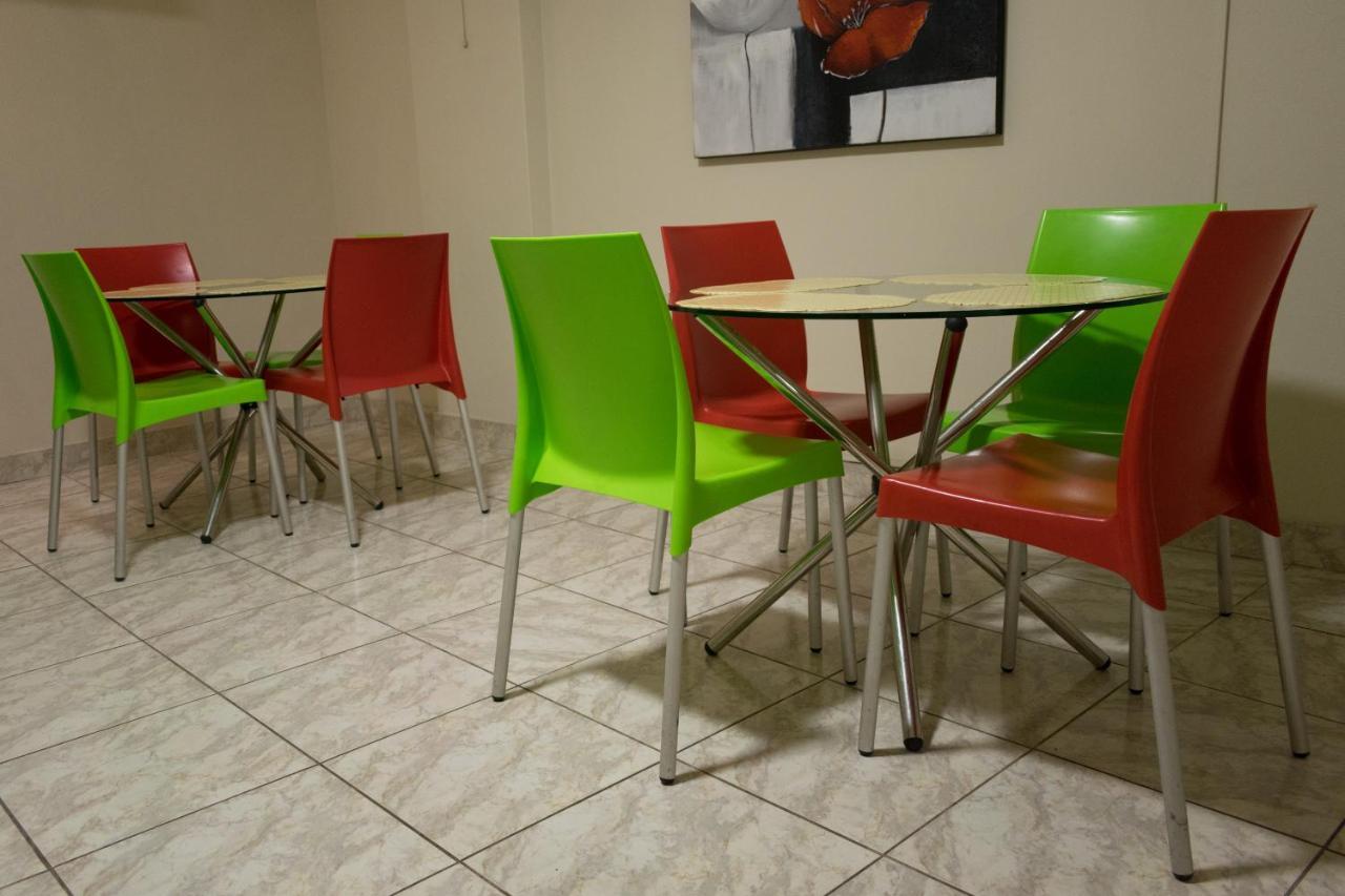 Hostal Solari Trujillo Buitenkant foto